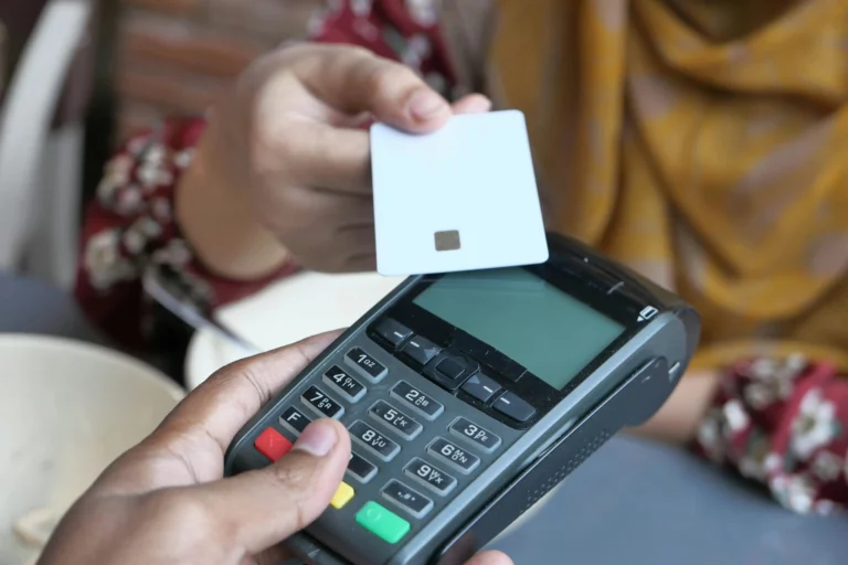 Test smart card used to validate payment terminal transactions